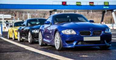 Luxuslimousine und Sportwagen auf der Straße – Autoexport aus Nordhausen Luxuslimousine und Sportwagen auf der Straße – Autoexport aus Nordhausen